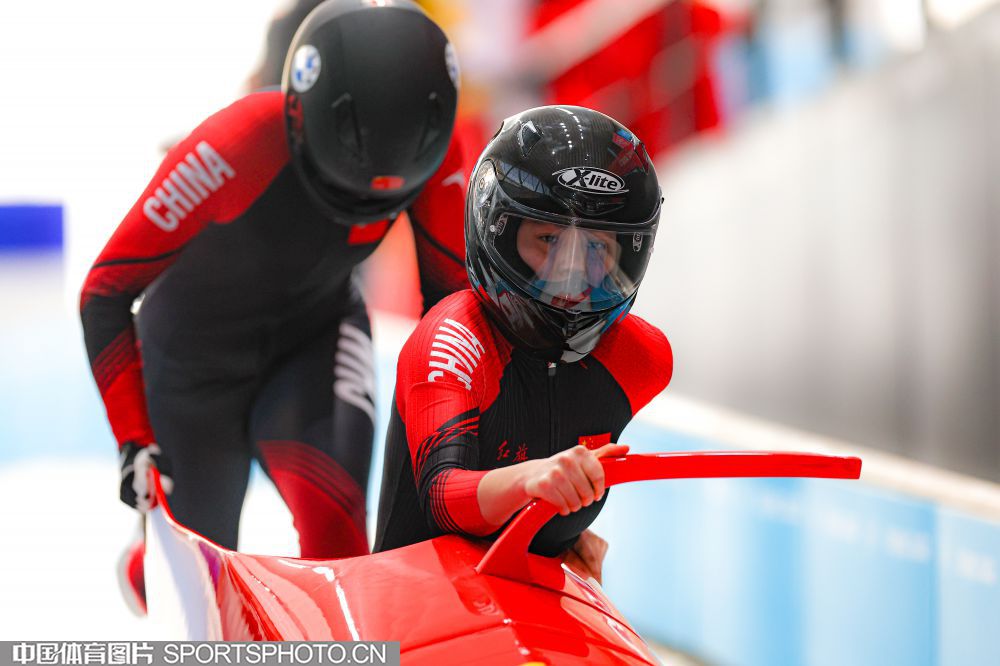 使得他逐步 使得他逐步